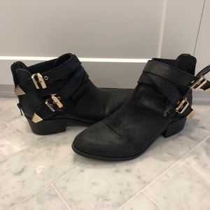 Black booties size 6, runs large